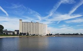 Hilton City Avenue Otel 4*